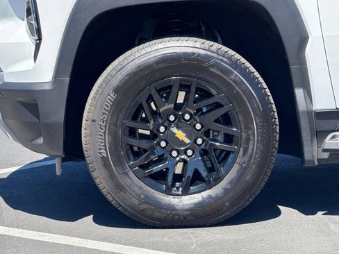 Used 2025 Chevrolet Silverado EV LT AWD/4WD image 15
