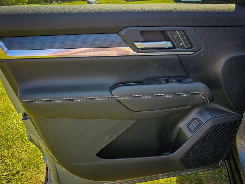 New 2027 GMC Terrain Elevation w/ Elevation Premium Package AWD/4WD image 9