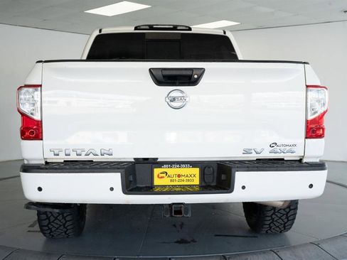 Used 2021 Nissan Titan SV w/ SV Convenience Package AWD/4WD image 7