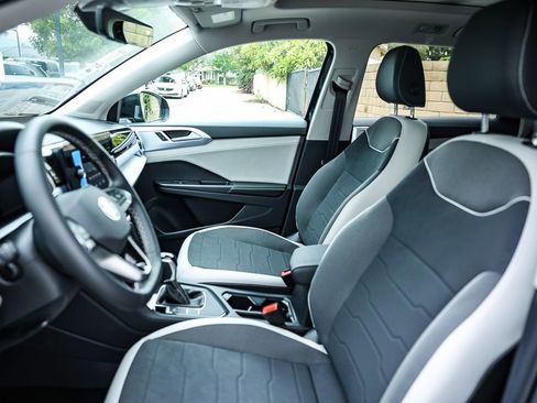 New 2026 Volkswagen Taos SE image 30