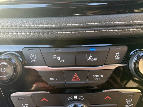 New 2026 Chrysler Pacifica Select w/ S Appearance Package image 19