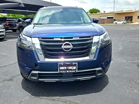 Used 2025 Nissan Pathfinder SV FWD image 3