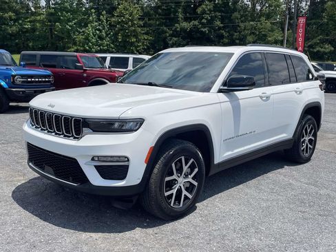 Used 2025 Jeep Grand Cherokee Limited w/ Luxury Tech Group II RWD image 5