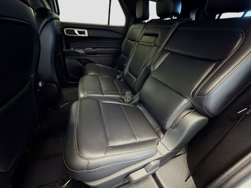 Used 2020 Ford Explorer XLT w/ Equipment Group 202A image 13