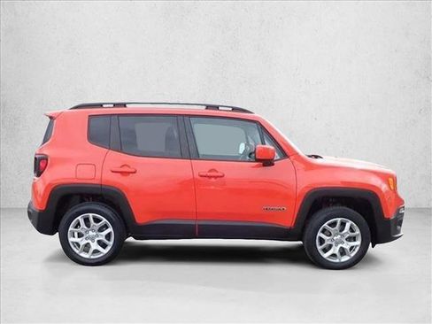 Used 2017 Jeep Renegade Latitude w/ Cold Weather Group AWD/4WD image 5