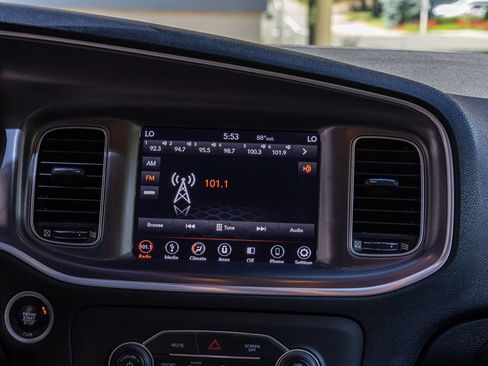 Used 2019 Dodge Charger SXT AWD/4WD image 15