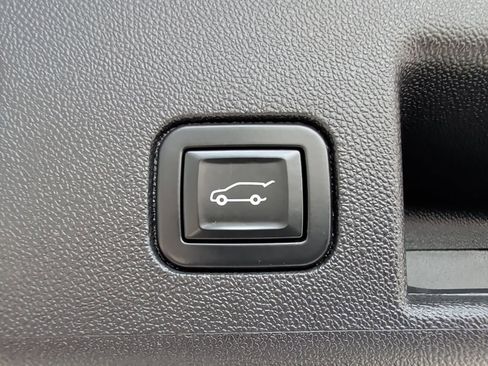 Used 2021 Chevrolet Equinox LT FWD image 21