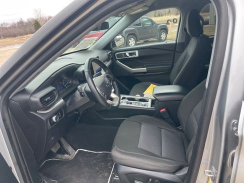 Certified 2022 Ford Explorer XLT w/ Class IV Trailer Tow Package AWD/4WD image 9