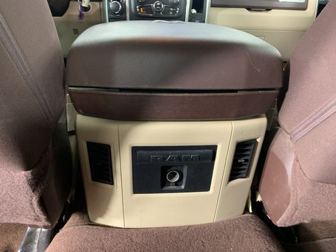 Used 2017 RAM 1500 Big Horn RWD image 32
