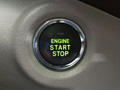 Used 2012 Toyota Highlander Limited w/ Tow Pkg image 12