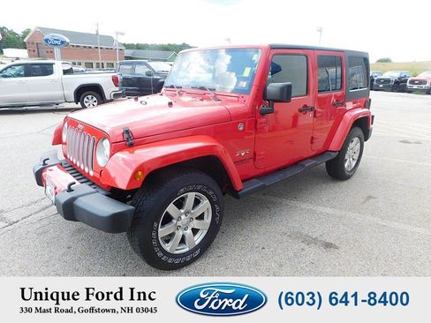 Used 2017 Jeep Wrangler Unlimited Sahara w/ Connectivity Group AWD/4WD image 4