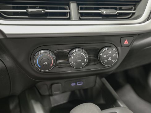 Used 2025 Chevrolet Trax LS FWD image 23