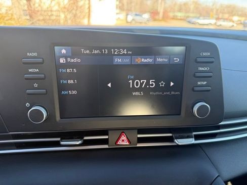 Certified 2025 Hyundai Elantra SE image 5