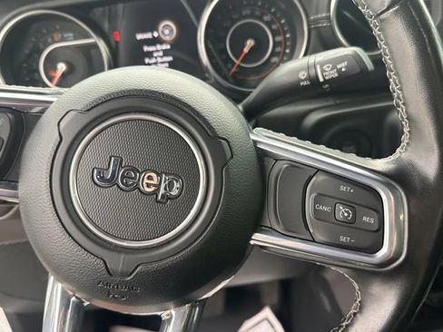 Used 2022 Jeep Gladiator Overland w/ Popular Equipment Package AWD/4WD image 28