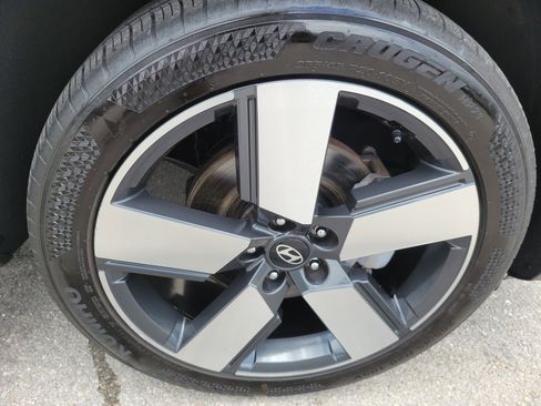 Used 2025 Hyundai Santa Fe Limited FWD image 32