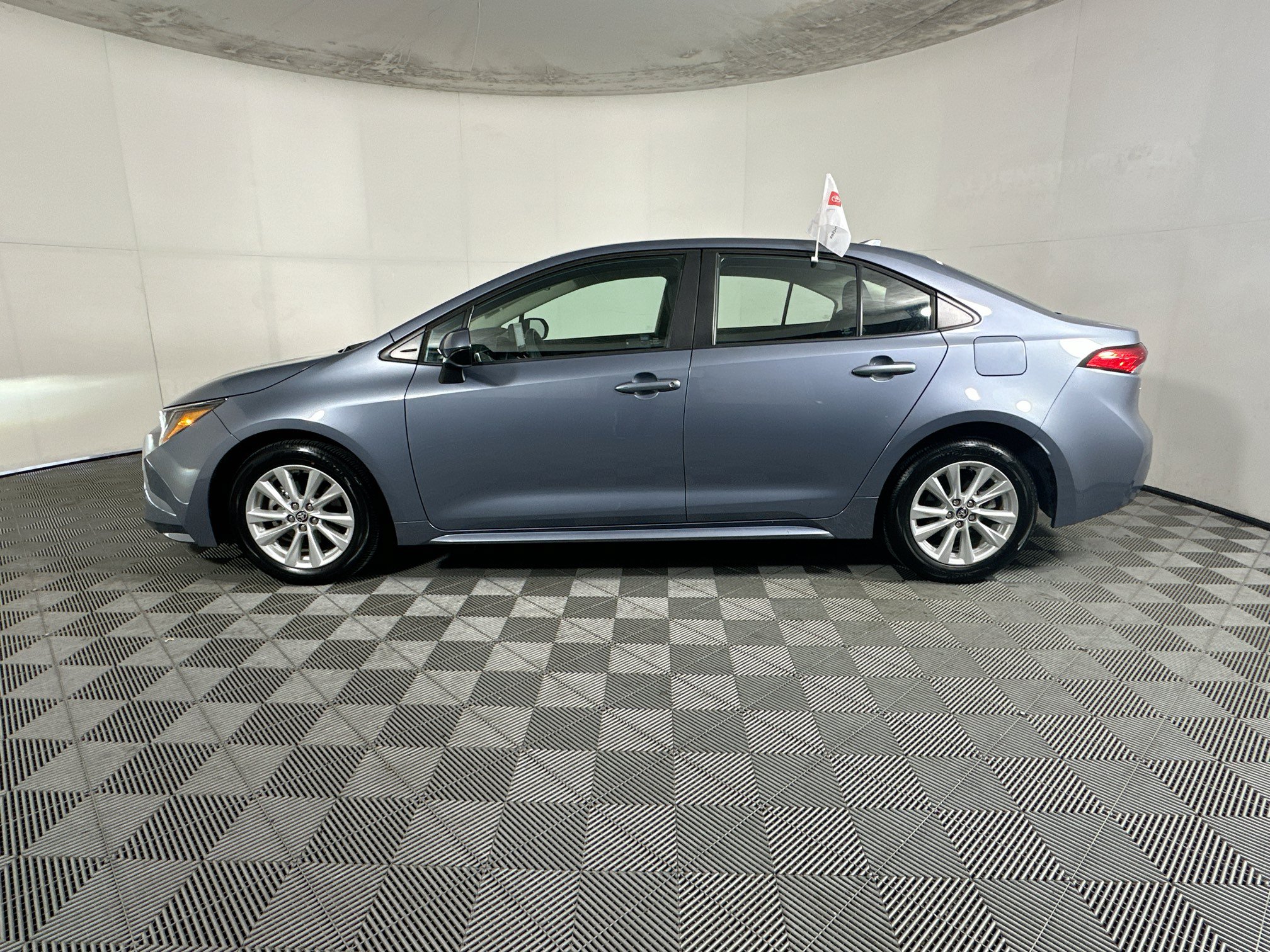 Used 2024 Toyota Corolla LE w/ LE Convenience Package FWD image 6