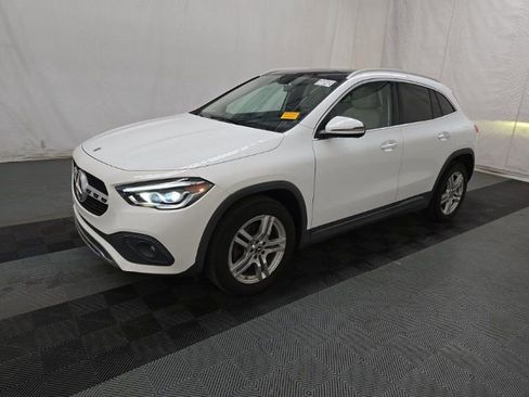 Used 2022 Mercedes-Benz GLA 250 4MATIC w/ Premium Package image 2