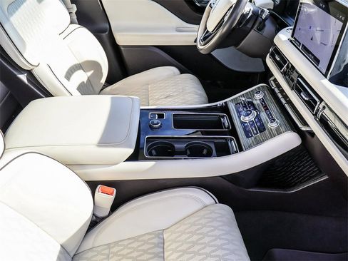 Used 2020 Lincoln Aviator Black Label w/ Dynamic Handling Package image 16