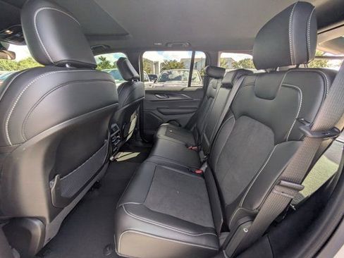 New 2025 Jeep Grand Cherokee Altitude image 12