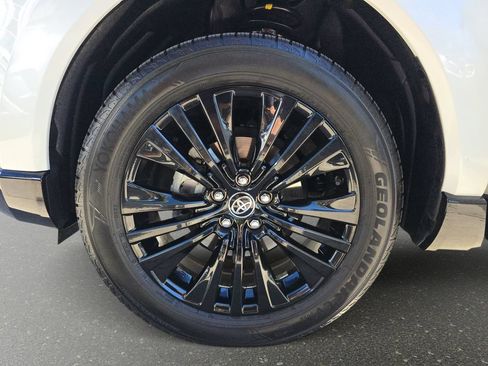 Used 2023 Toyota Venza Nightshade AWD/4WD image 36