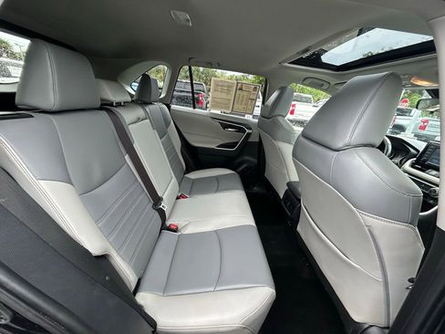 Used 2020 Toyota RAV4 XLE Premium FWD image 23