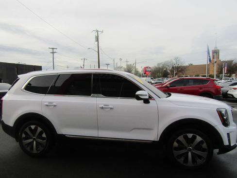 Used 2022 Kia Telluride EX w/ EX Premium Package image 6