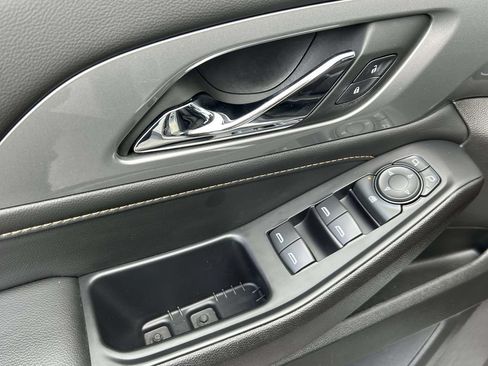 Used 2021 Chevrolet Traverse LS FWD image 18