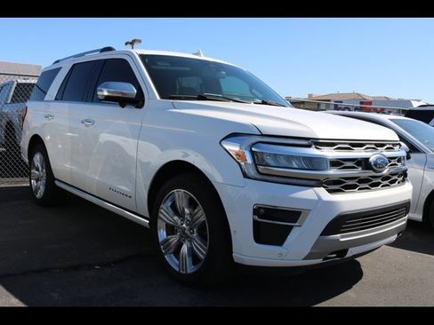 Certified 2024 Ford Expedition Platinum image 9