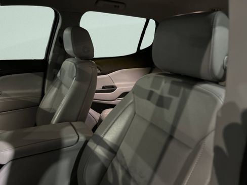 Used 2023 GMC Acadia SLT image 33