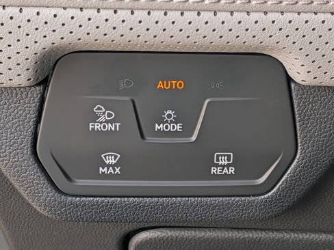 Certified 2025 Volkswagen Atlas Peak Edition SE AWD/4WD image 29