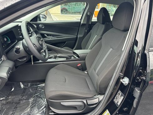 Used 2026 Hyundai Elantra SE FWD image 13