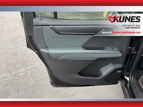 New 2026 GMC Acadia AT4 w/ Luxury Package AWD/4WD image 18