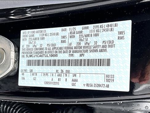 New 2026 Lincoln Corsair Premiere image 13