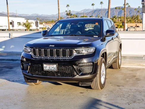 Certified 2025 Jeep Grand Cherokee Laredo X image 4
