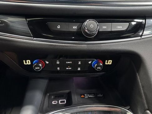 Used 2023 Buick Enclave Essence FWD image 21