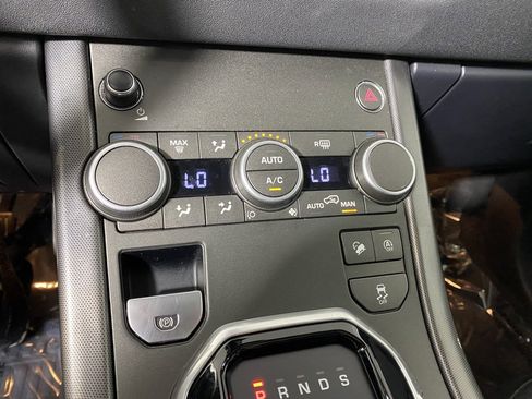 Used 2019 Land Rover Range Rover Evoque SE Premium image 16