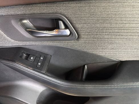 Used 2022 Nissan Rogue SV FWD image 18