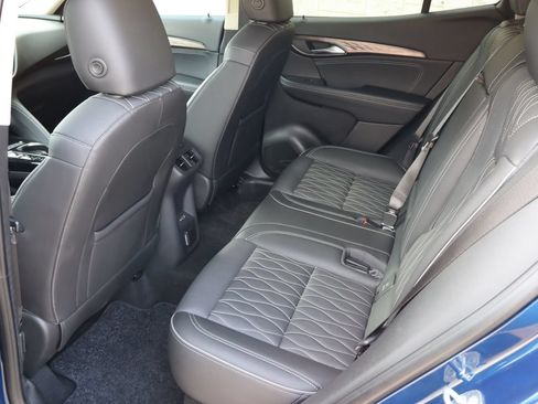 Used 2022 Buick Envision Avenir w/ Technology Package II FWD image 6