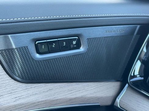 New 2025 Volvo XC90 B5 Plus image 18