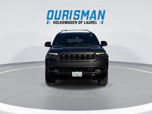 Used 2023 Jeep Wagoneer 4WD w/ Premium Group I image 3