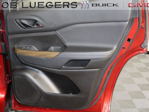 Certified 2023 GMC Acadia SLE w/ Driver Convenience Package image 16