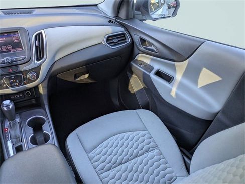 Used 2020 Chevrolet Equinox LS image 18