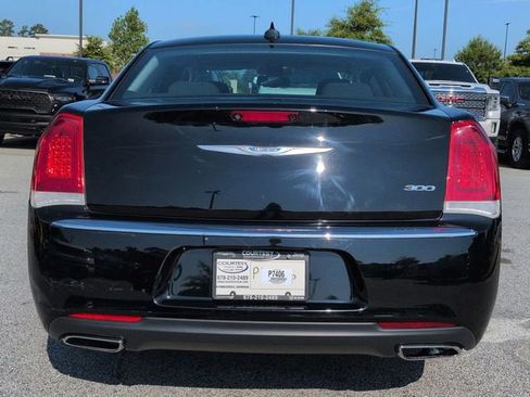 Used 2022 Chrysler 300 Touring image 5