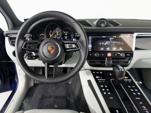 New 2026 Porsche Macan image 18