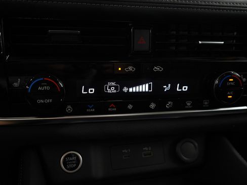 Used 2022 Nissan Rogue Platinum w/ Head-Up Display Package image 24