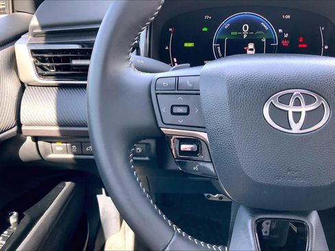 Used 2025 Toyota Camry SE w/ Convenience Package image 23