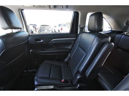 Used 2017 Toyota Highlander Limited image 13