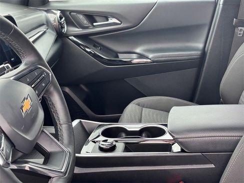 Used 2026 Chevrolet Equinox LT image 11