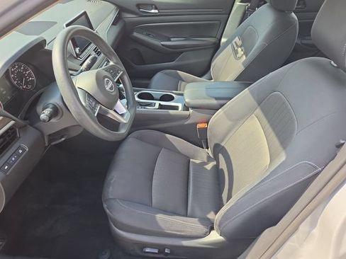 Used 2024 Nissan Altima 2.5 SV FWD image 10