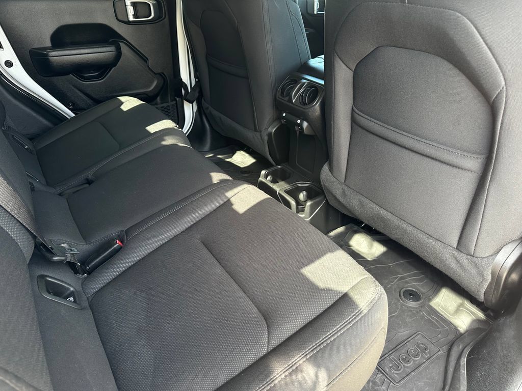 Used 2022 Jeep Gladiator Sport AWD/4WD image 11